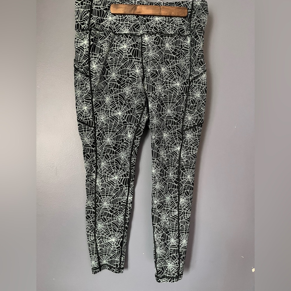 Torrid Black and White Web Pattern Leggings